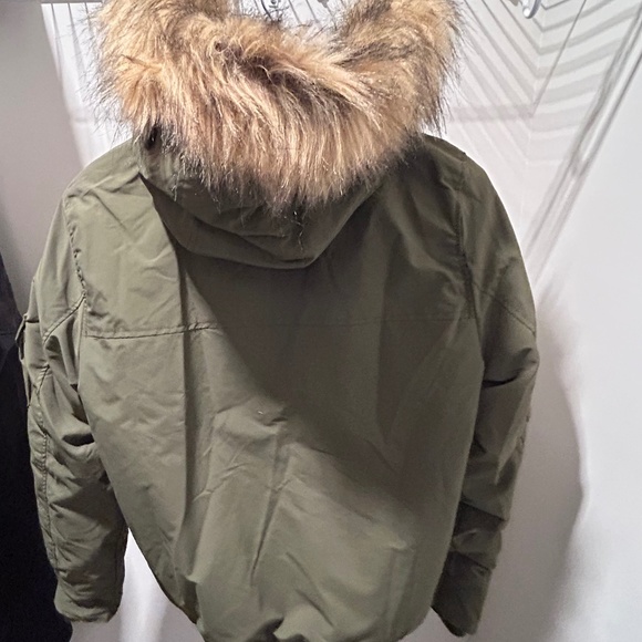 Aeropostale - Picture 2 of 4